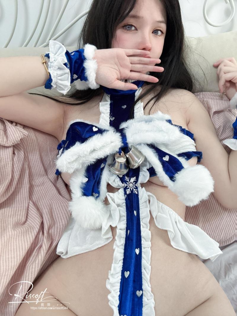 前羽《雪花自拍》作品：冰雪主题的-性-感与温柔交织